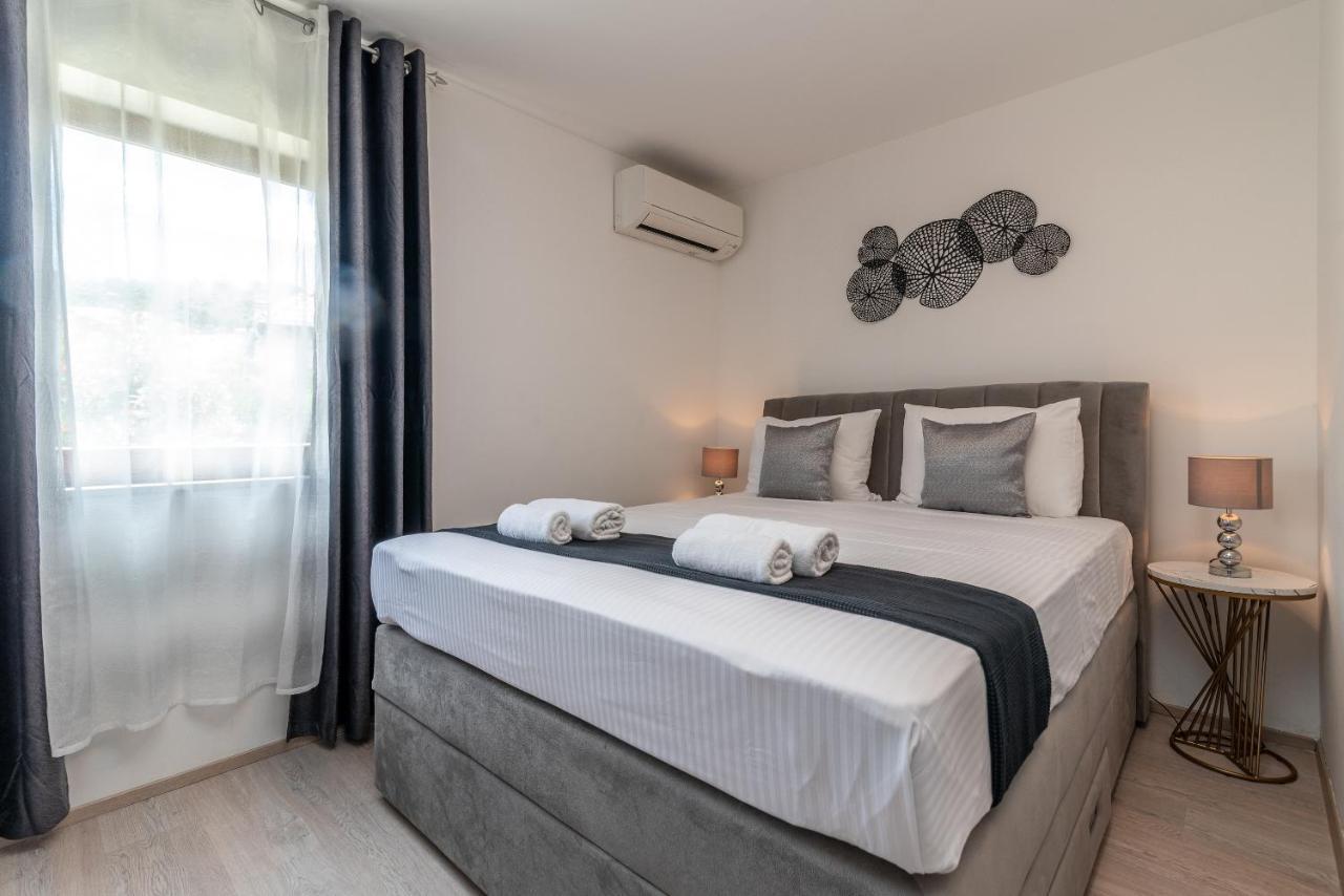 Apartments Bozan Trogir Exteriör bild