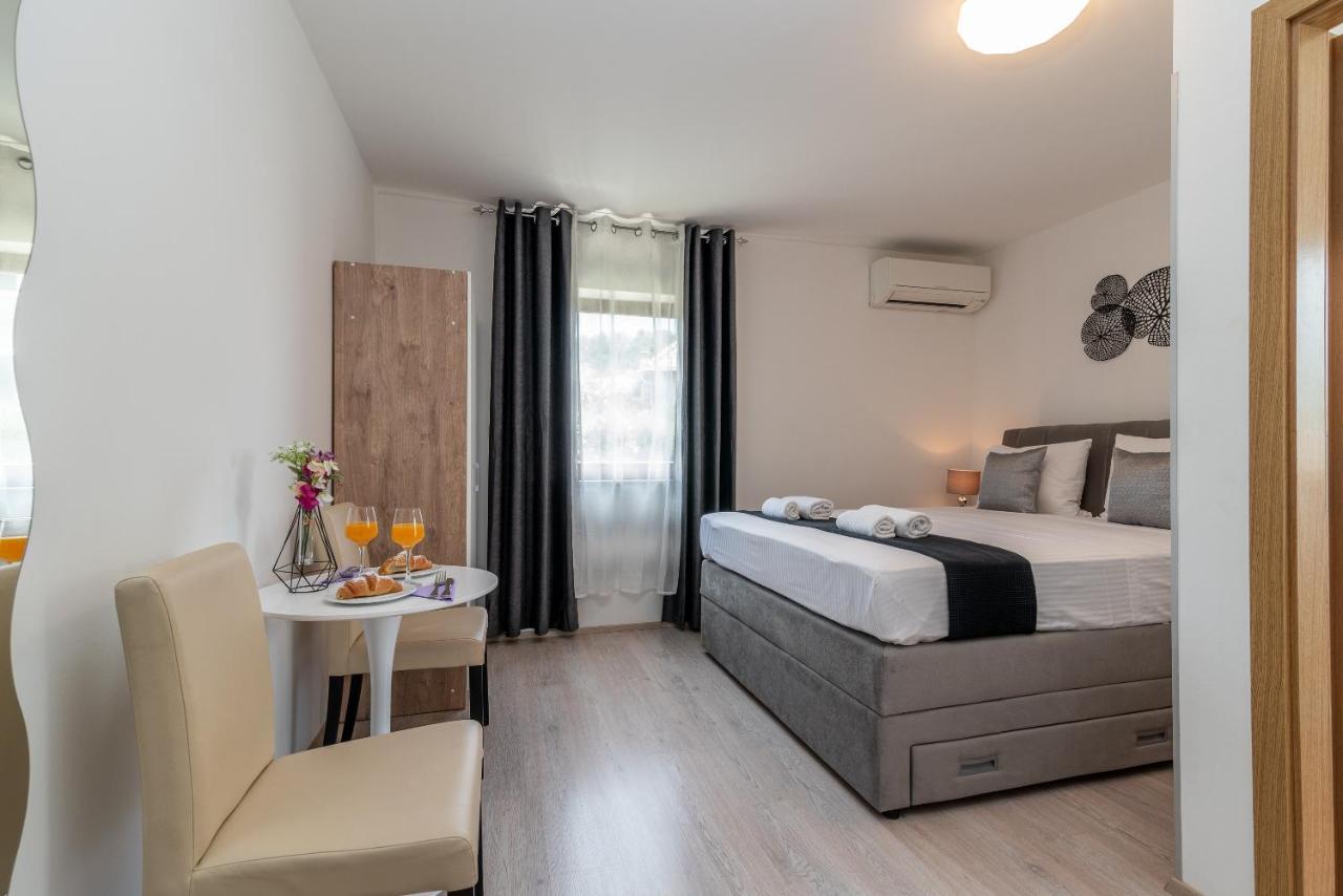 Apartments Bozan Trogir Exteriör bild