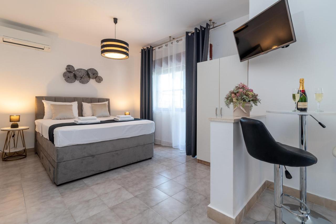 Apartments Bozan Trogir Exteriör bild
