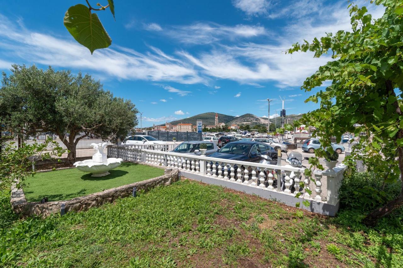 Apartments Bozan Trogir Exteriör bild