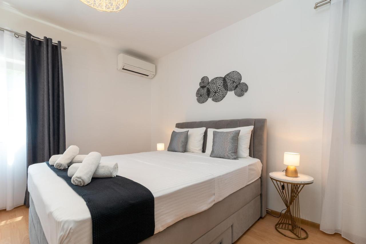 Apartments Bozan Trogir Exteriör bild