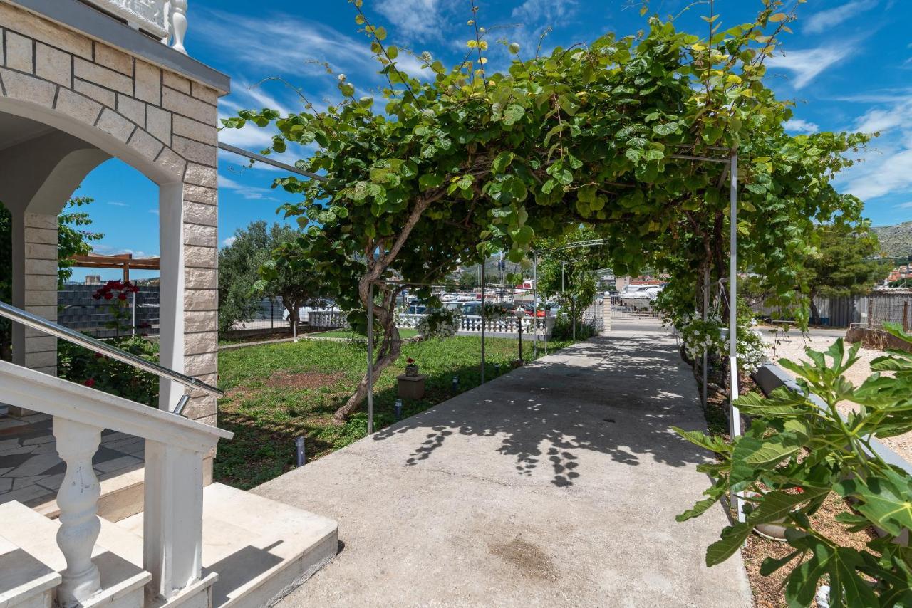 Apartments Bozan Trogir Exteriör bild