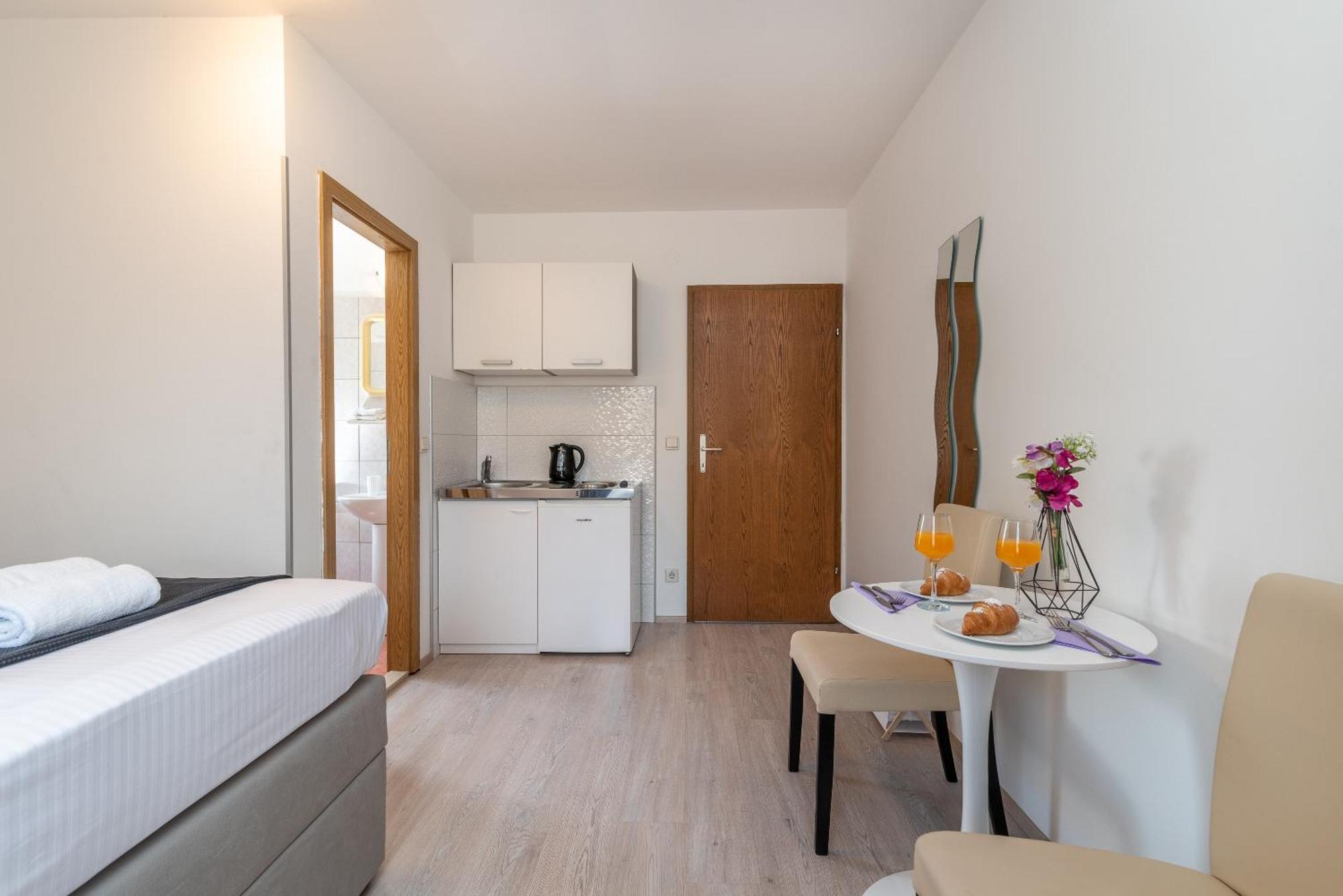Apartments Bozan Trogir Rum bild