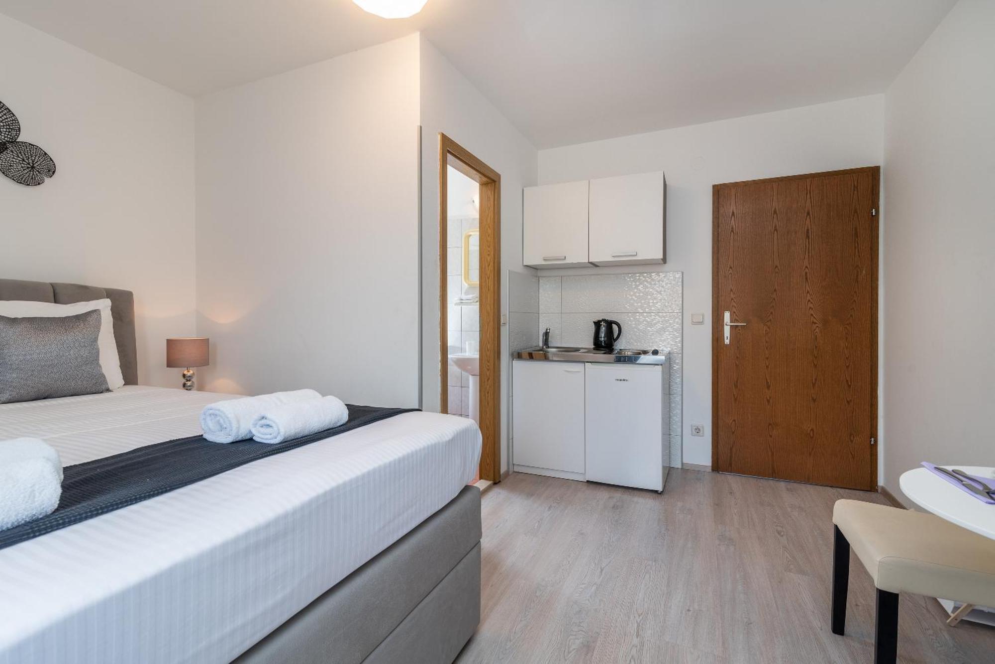 Apartments Bozan Trogir Rum bild